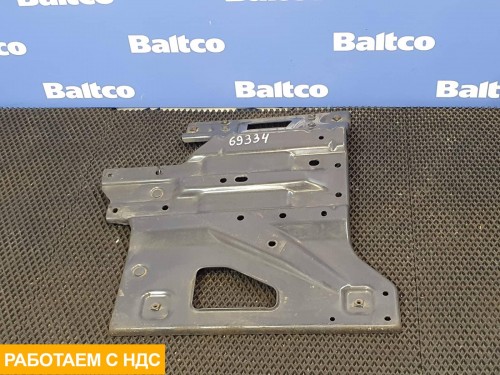 Кронштейн брызговика правый